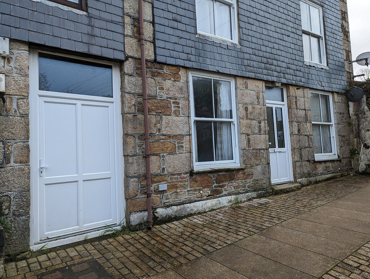 Back Lane West, Redruth. TR15 2BT - Real Estates (Cornwall)