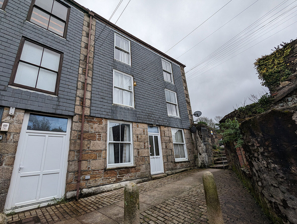 Back Lane West, Redruth. TR15 2BT - Real Estates (Cornwall)